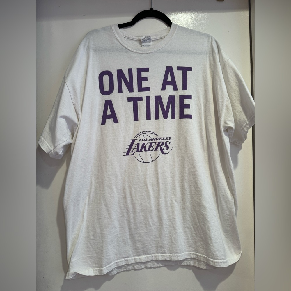 Lakers tee